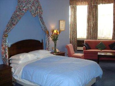 Hotel Ramada Crawley-gatwick 3*
